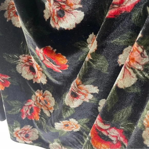 Torrid Floral Print Velvet Off Shoulder Bell Sleeve Top Size 3 - Picture 6 of 8